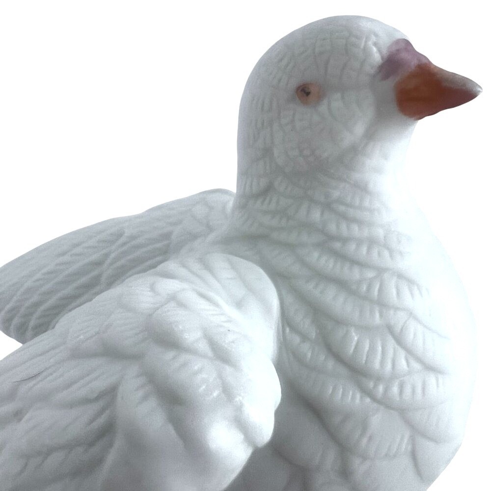 Vtg‎ White Dove Musical Figurine Plays Feelings Porcelain Gold Ribbon Audobon